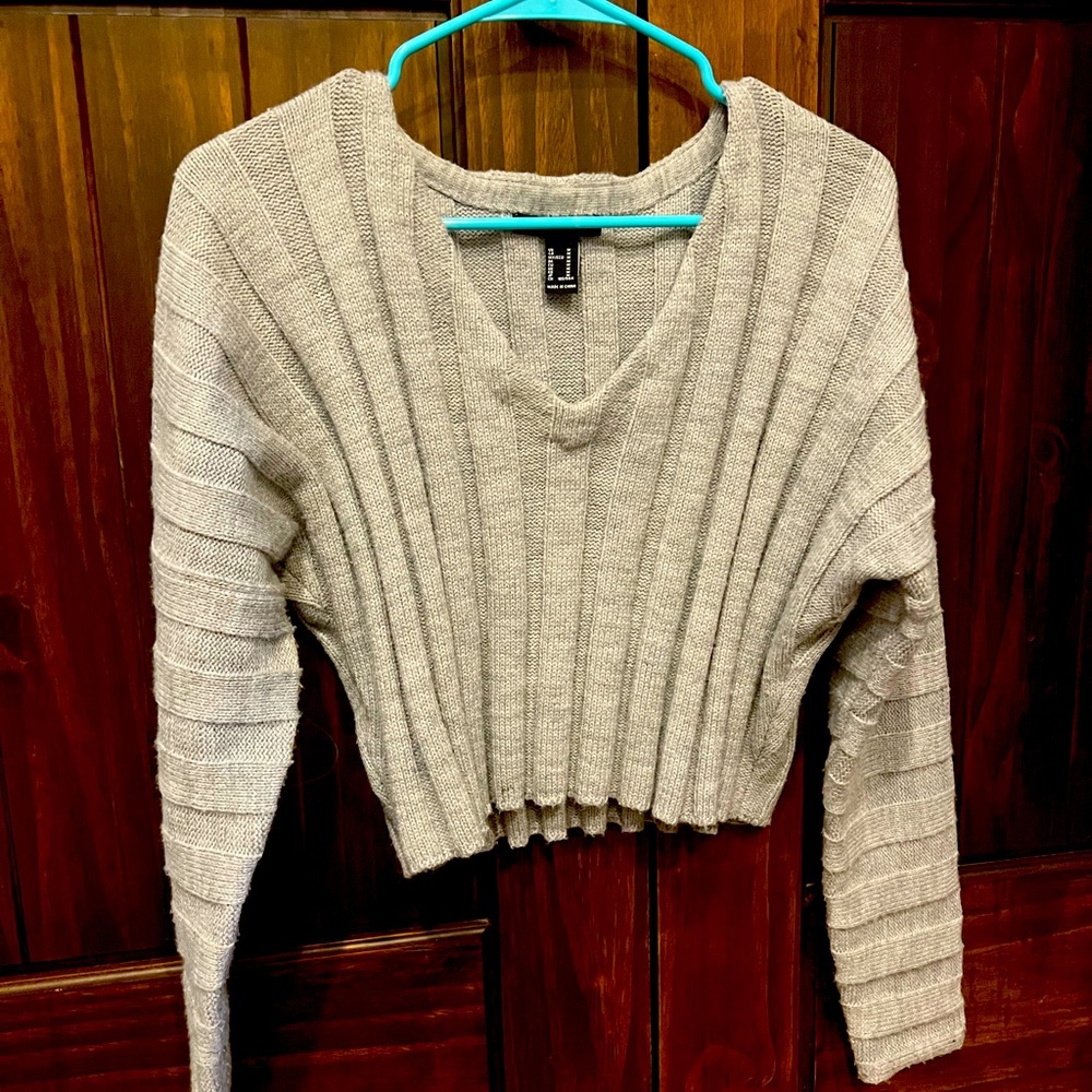 Grey comfy and soft cropped sweater